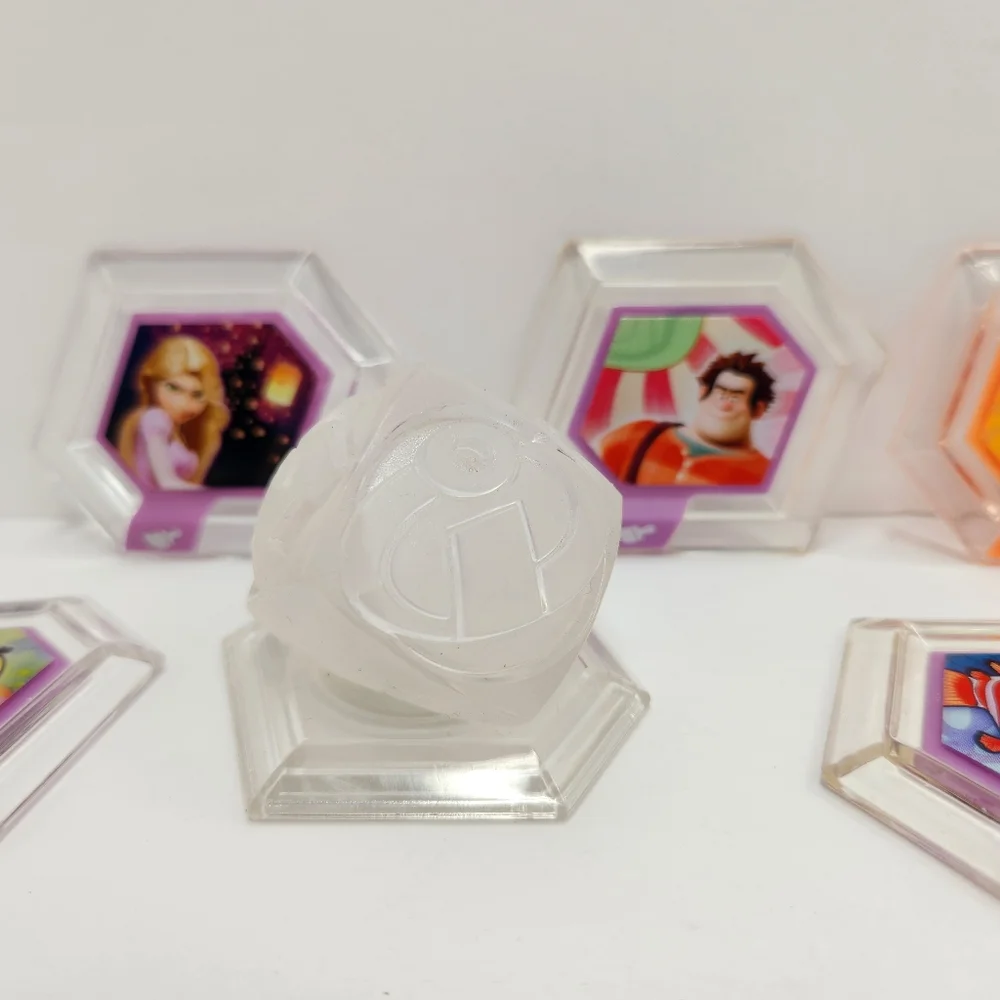 Disney Infinity 1.0 2.0 Lot Of 6 Characters  and Extras